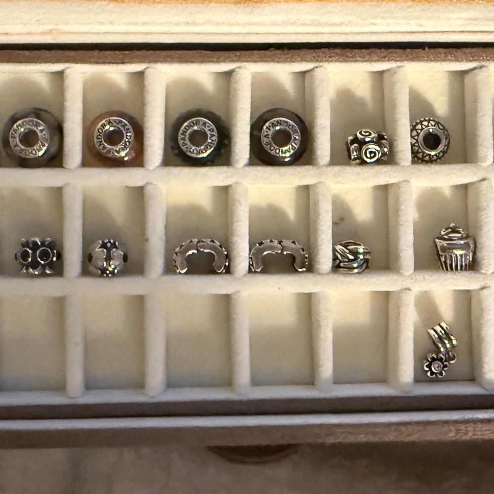 Pandora silver 7.5” bracelet and 25 charms with box and bonus charm - Picture 3 of 6